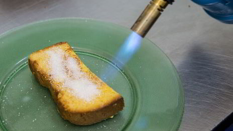 гренка с маскарпоне и нектаринами