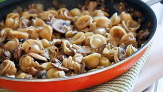 Грибы под сливочным соусом