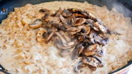 грибы под сливочным соусом