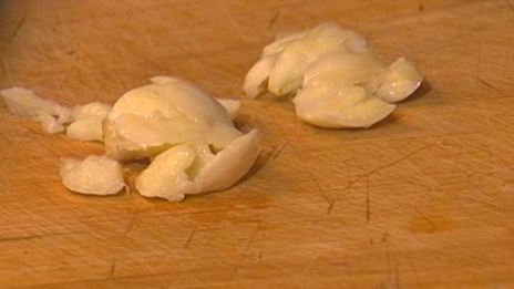 грибы с горчицей, маслом и петрушкой на гриле