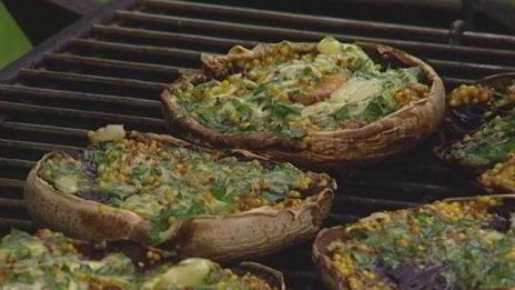 грибы с горчицей, маслом и петрушкой на гриле