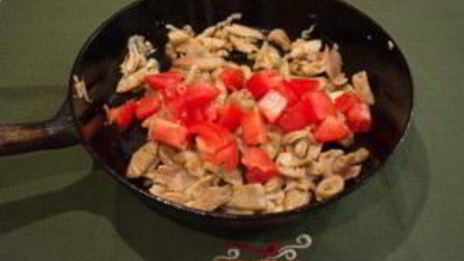 грибы с помидорами