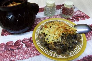 Грибы в горшочках с сыром луком курицей