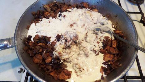 грибы в горшочках с сыром луком курицей