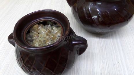 грибы в горшочках с сыром луком курицей