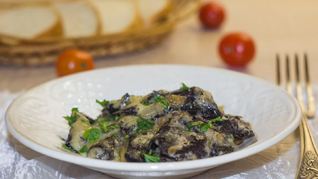 Грибы в сметане в духовке запеченные с сыром