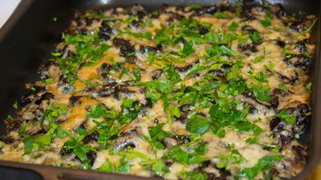 грибы в сметане в духовке запеченные с сыром