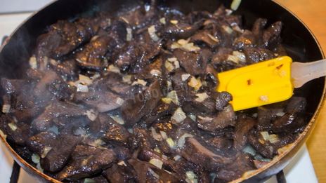 грибы в сметане в духовке запеченные с сыром