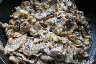 Грибы в сметане