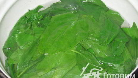 грибы, запеченные со шпинатом и яйцом