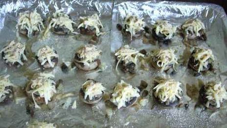 грибы запеченные в духовке под сыром