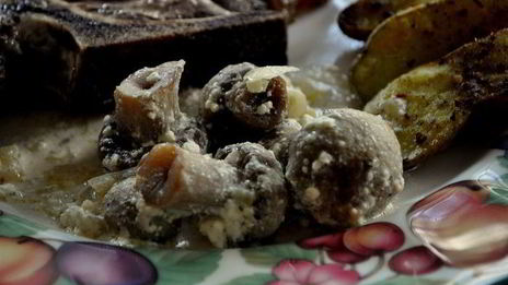 грибы, запеченные в сметане с луком