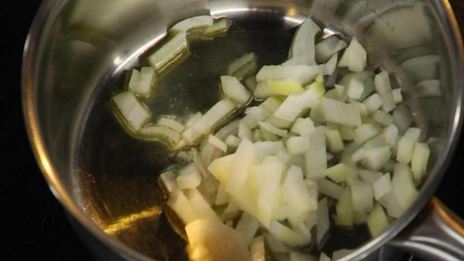 лесные грибы, запеченные в сливках