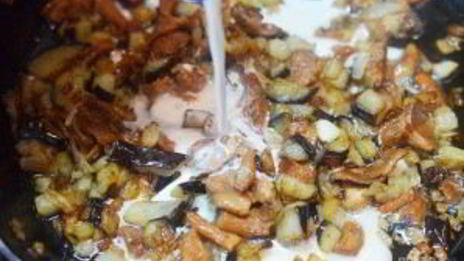 лисички с баклажанами жареные