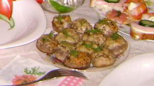 Шампиньоны, фаршированные орешками