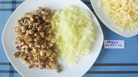 шампиньоны, фаршированные рисом и сыром