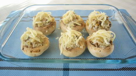 шампиньоны, фаршированные рисом и сыром