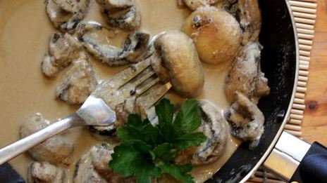 шампиньоны в сметанно-соевом соусе