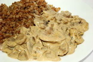 Шампиньоны в сметанном соусе