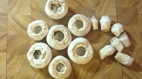 шампиньоны в вине и сливках