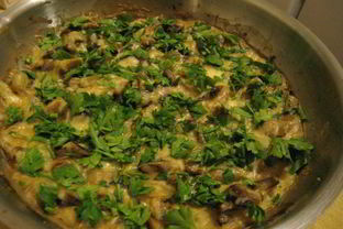 Шампиньоны запеченные под сметанно-сырным соусом