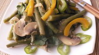 Тушеные грибы с овощами