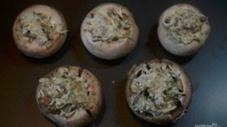 вегетарианские фаршированные грибочки