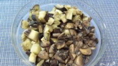 жареные грибы с баклажанами