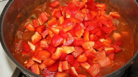 говяжий гуляш с чипетками