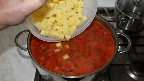 говяжий гуляш с чипетками