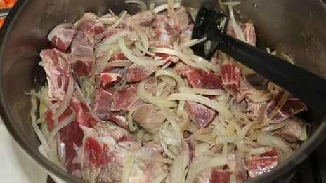 говяжий гуляш с чипетками