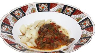 Грибной гуляш с картофелем