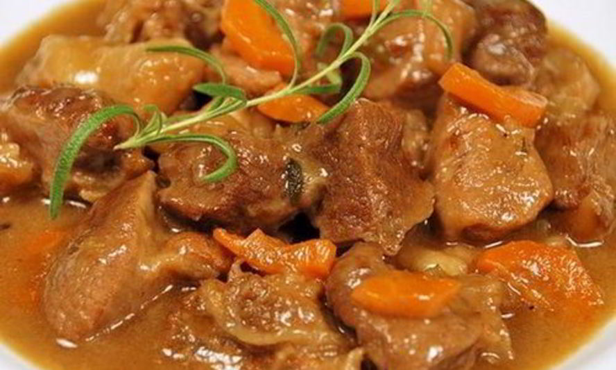 Рецепт гуляш из говядины с горчицей и яблоком