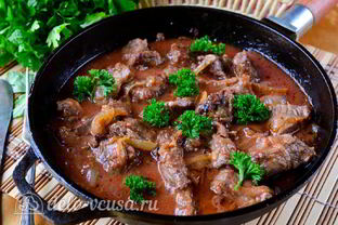 Гуляш из говядины с подливкой