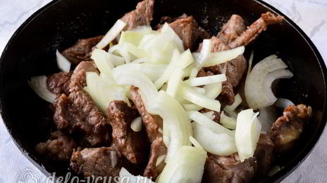 гуляш из говядины с подливкой