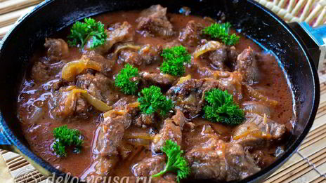 гуляш из говядины с подливкой