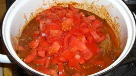 гуляш из говядины с помидорами