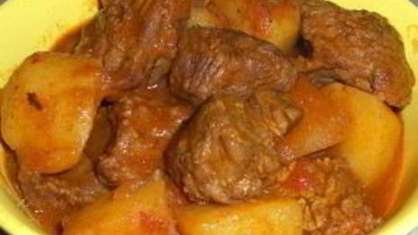 гуляш из говядины с помидорами