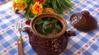 Гуляш из говядины в духовке