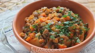 Гуляш из картофеля и чечевицы