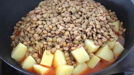 гуляш из картофеля и чечевицы