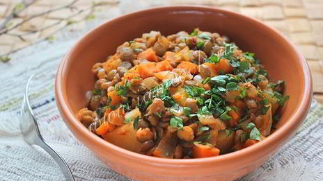 гуляш из картофеля и чечевицы