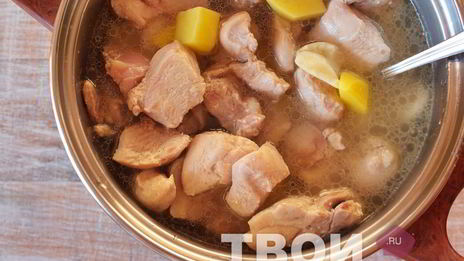 гуляш из курицы с подливкой