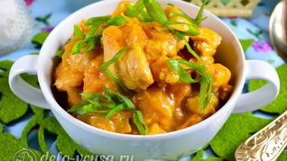 Гуляш из курицы со сметаной