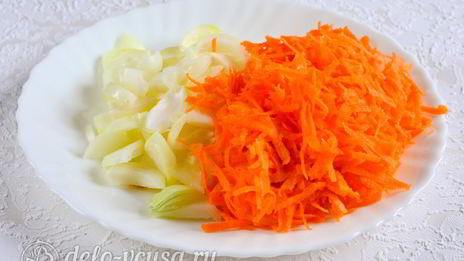 гуляш из курицы со сметаной