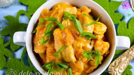 гуляш из курицы со сметаной