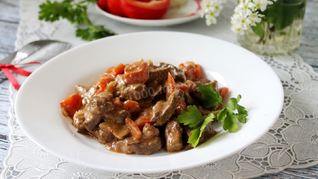 Гуляш из печени с подливкой