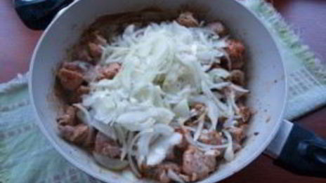 гуляш из свинины с овощами