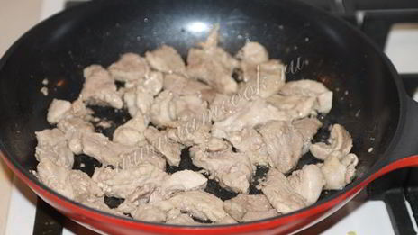 гуляш из свинины с подливкой