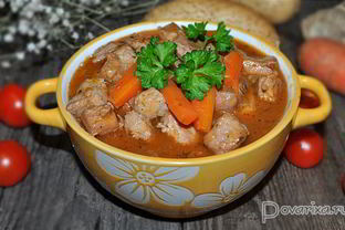 Гуляш из свинины с вином